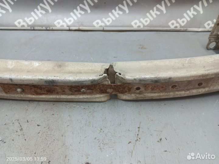 Усилитель бампера передний Renault Megane K4M 2008