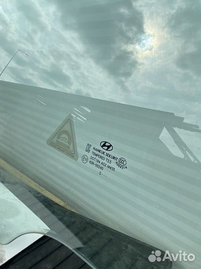 Стекло передней левой двери Hyundai Grand starex