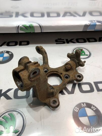 Кулак поворотный передний правый Skoda Octavia A7