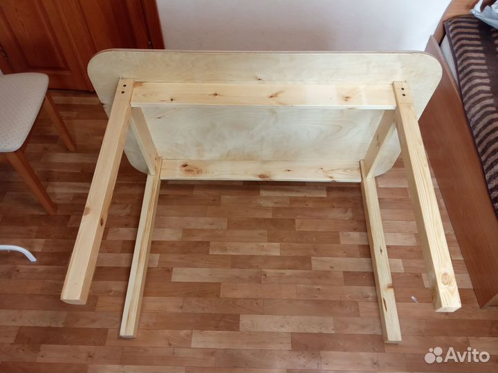 Стол для дачи