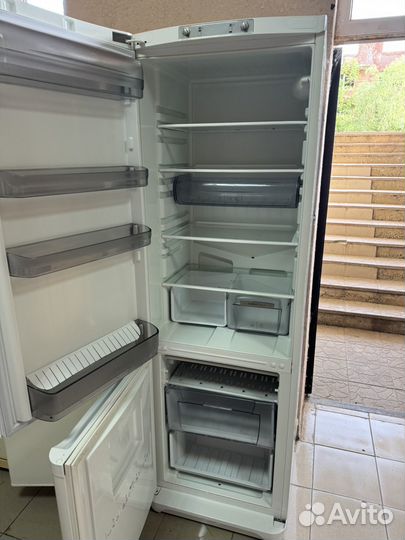 Холодильник ariston