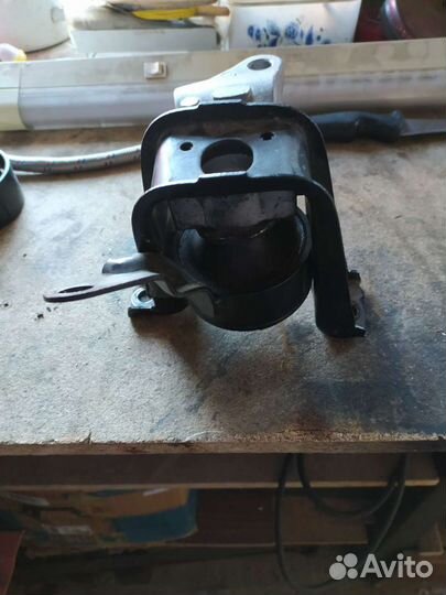 Подушка двигателя левая geely england EC7