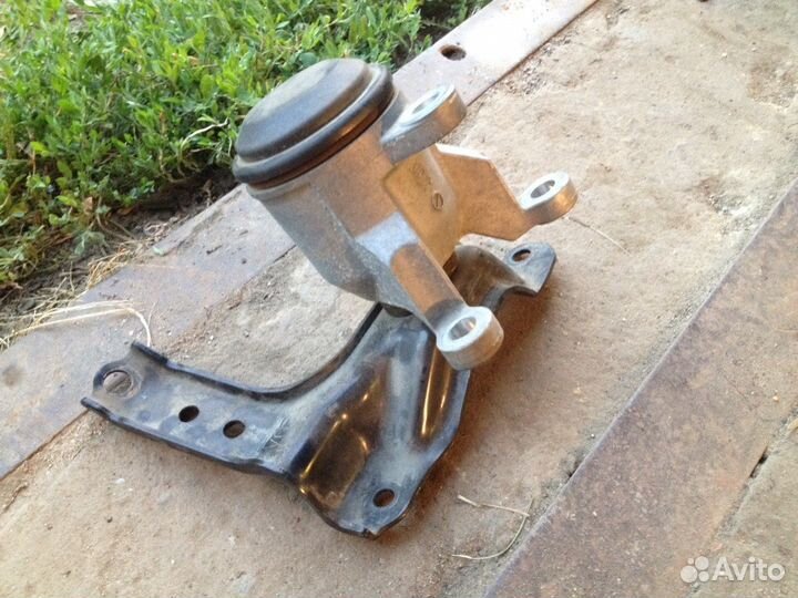 Правая опора (подушка) двигателя Ниссан Теана j32