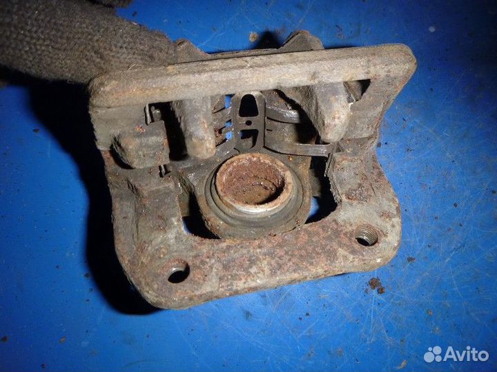 Суппорт задний правый honda accord viii 2008