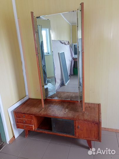 Трильяж с зеркалом