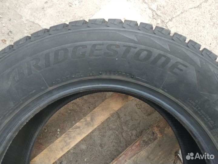 Bridgestone Blizzak DM-V2 235/65 R17