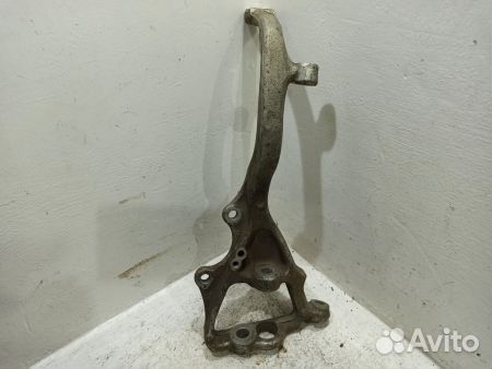 Кулак передний левый