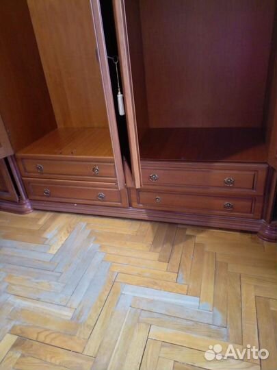 Шкаф платяной б/у