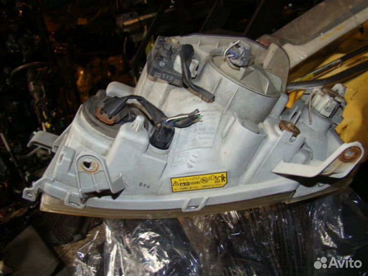 Фара передняя левая Toyota Bb NCP30 2nzfe