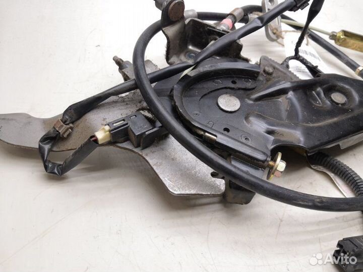 Трос стояночного тормоза Toyota Wish ZNE10G 1zzfe