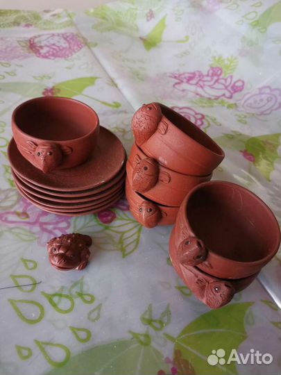 Чашки с блюдцами