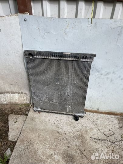 Радиатор охлаждения двигателя iveco