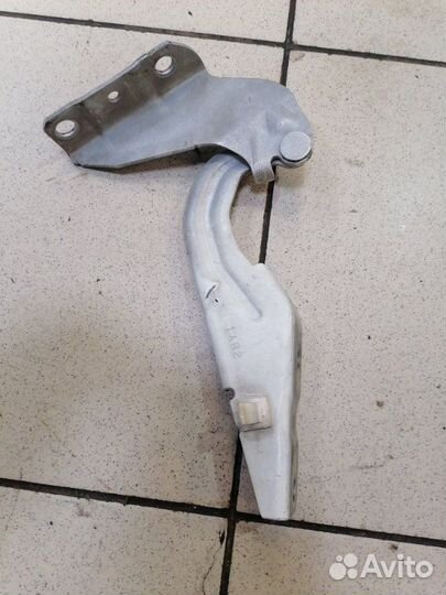 Петля капота правая Mitsubishi Outlander 2