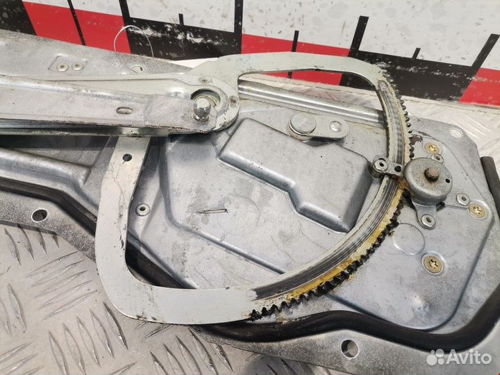 Стеклоподъемник передний правый Volvo S70 1998