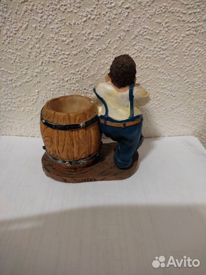 Пьяница с бочкой