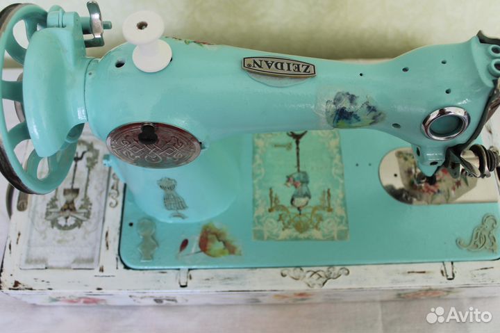 Декорированная швейная машинка
