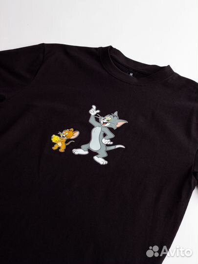 Черная футболка с принтом Том и Джерри