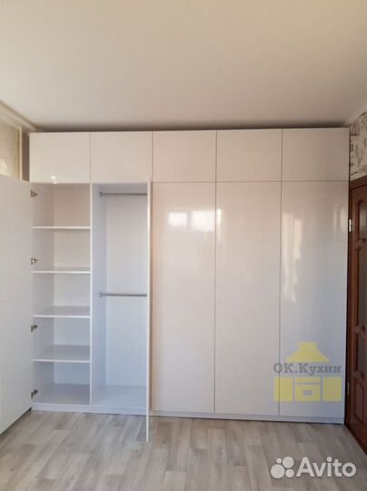 Распашной шкаф