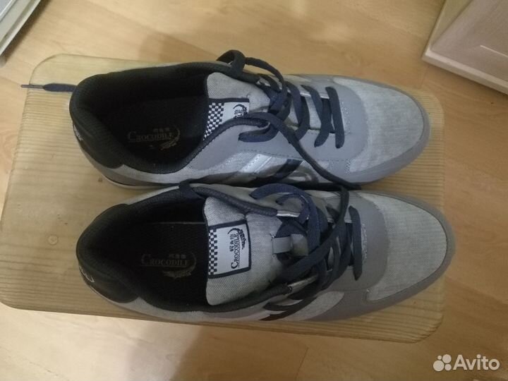 Продам кроссовки