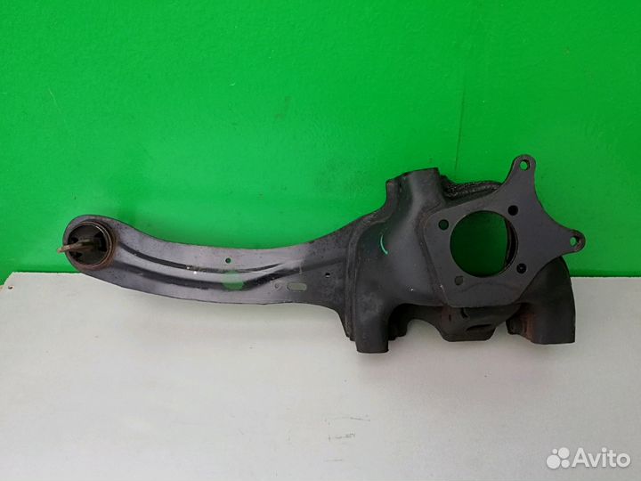 Кулак задний левый Форд Фокус 2 (1355136)