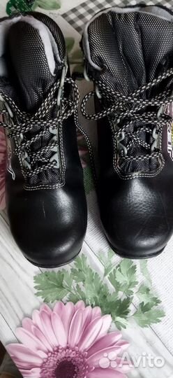 Ботинки лыжные 38 на 36 с носком