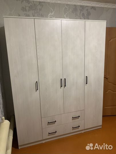 Шкаф 4-х створчатый