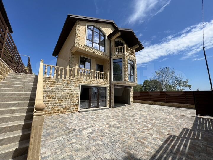 Коттедж 230 м² на участке 4 сот.