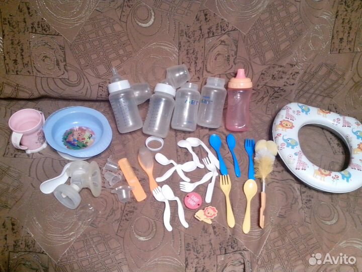 Молокоотсос, бутылочки Avent, ложки, вилки, расчес