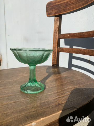 Старинная вазочка-креманка зелёного стекла