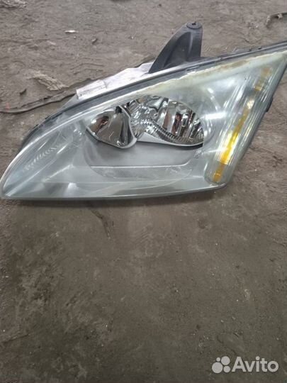 Фара левая Ford Focus 2 2005-2011