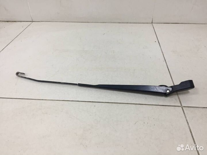 Поводок стеклоочистителя передний правый LADA Larg