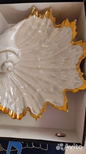 Набор бутылка и рюмки.Конфетница