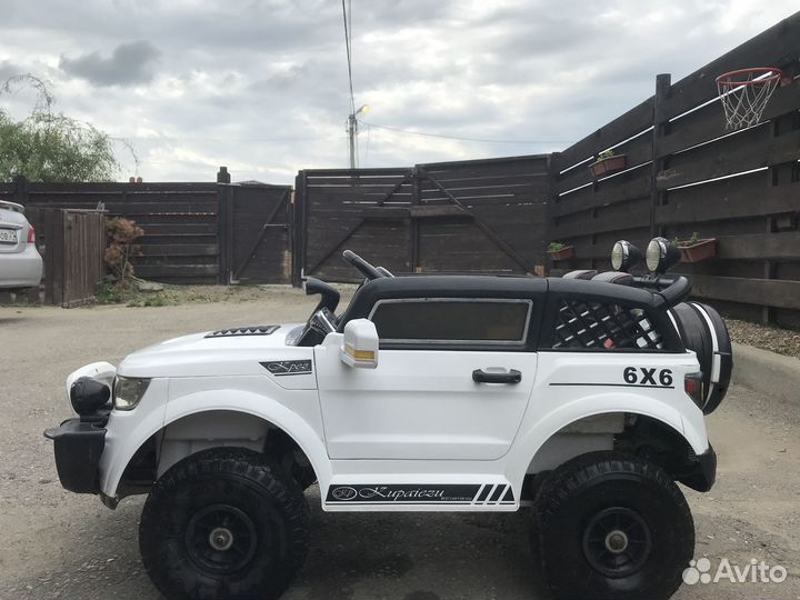 Детский электромобиль