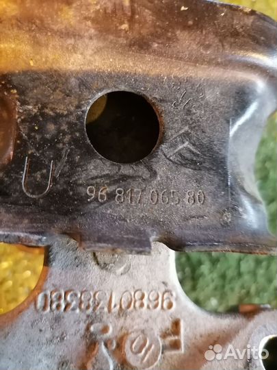 Опора двигателя (подушка двс) правая 9680138380 Pe