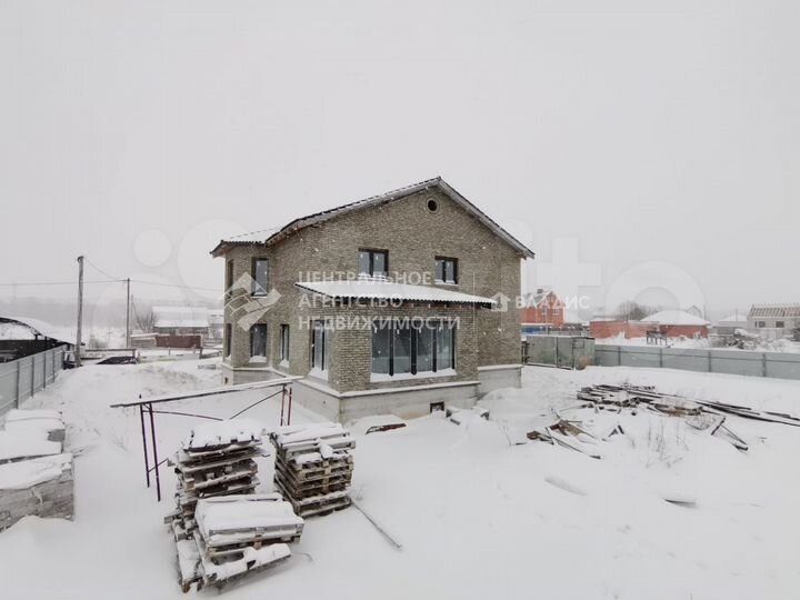 Дом 302 м² на участке 12 сот.