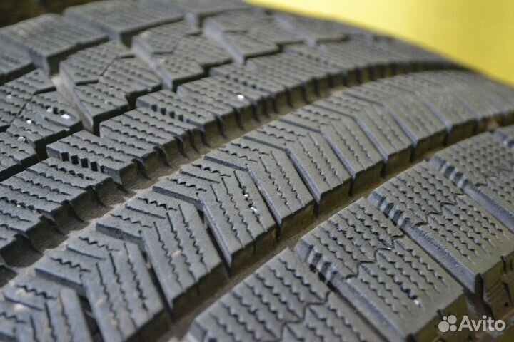 Bridgestone Blizzak VRX 225/45 R17
