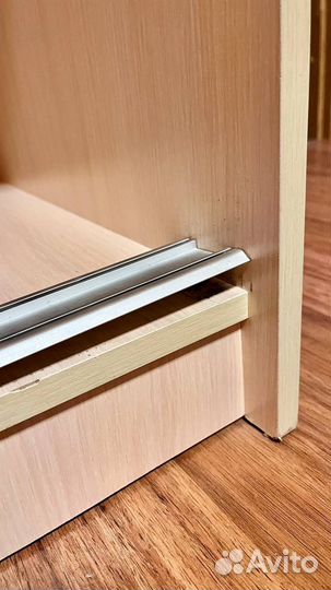 Шкаф с раздвижными дверцами и зеркалом