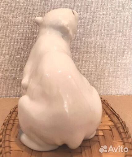 Статуэтка фарфоровая