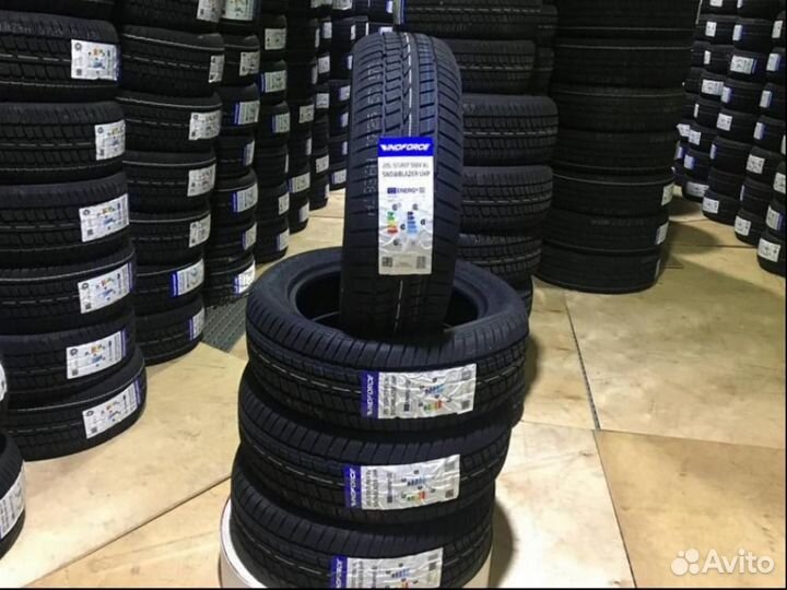 Windforce Snowblazer UHP 215/55 R17 98V