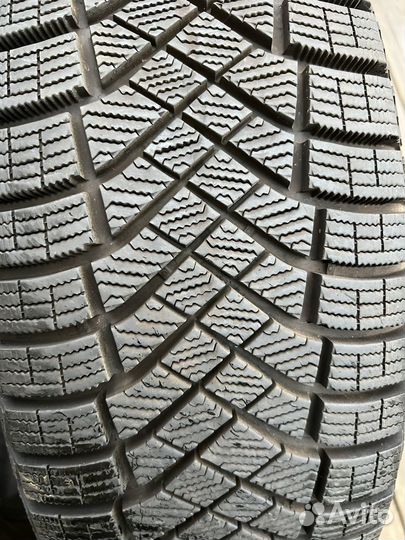 Pirelli Ice Zero FR 215/65 R16 102T