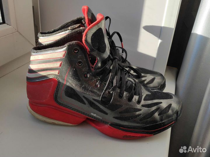 Баскетбольные кроссовки Adidas 39