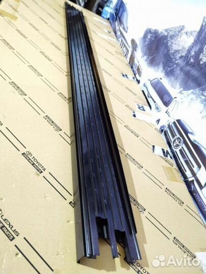 Пластина подножки левая Toyota Land Cruiser 200