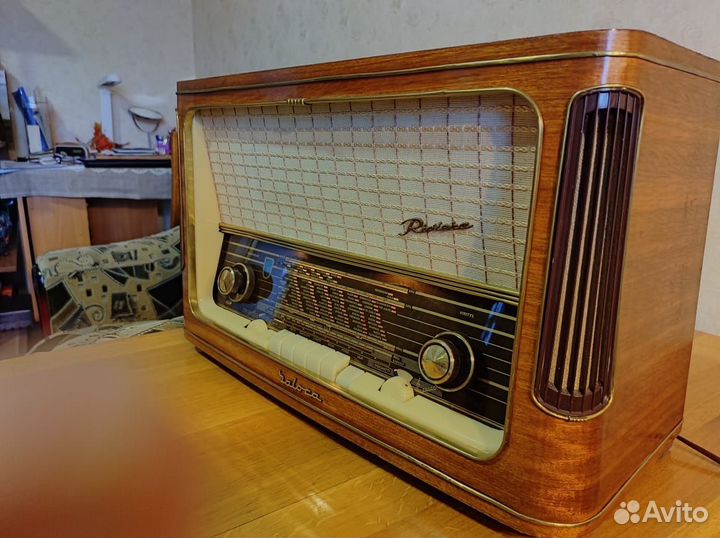 Ламповый радиоприемник Salora-Riviera