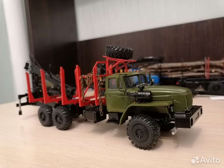 Модель грузовика Урал сортиментовоз, лесовоз 1:43