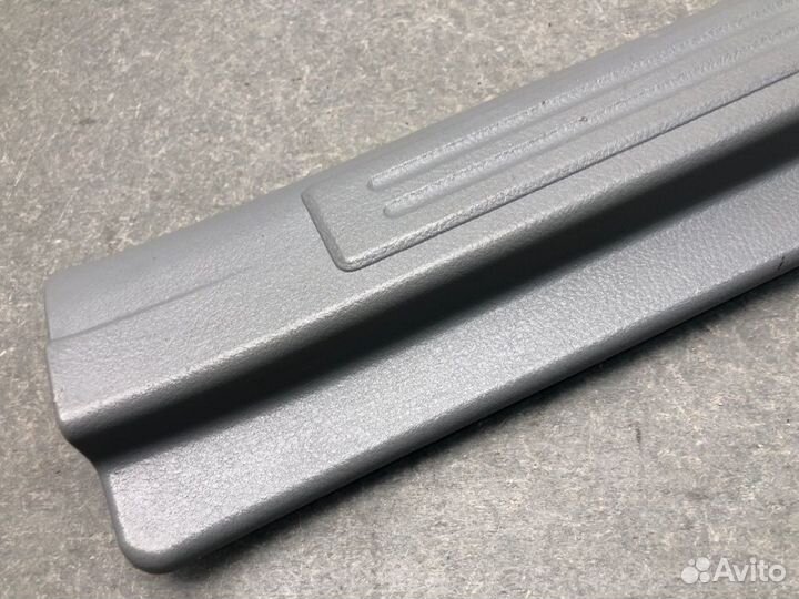 Накладка порога задняя правая Daewoo Gentra 5V3