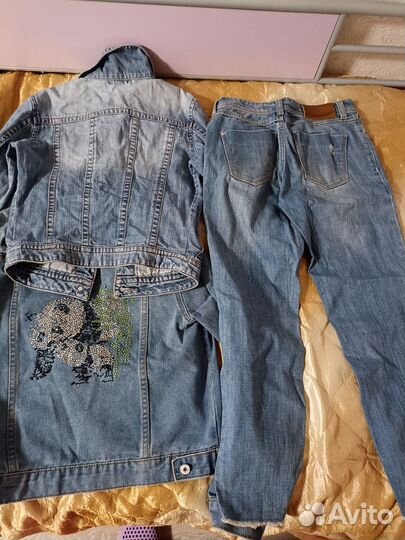 Джинсовая куртка и джинсы