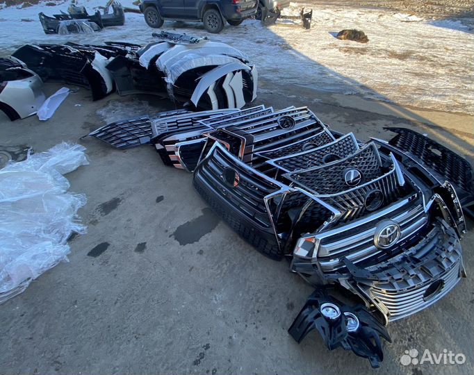 Решётка радиатора toyota land cruiser 300 gr
