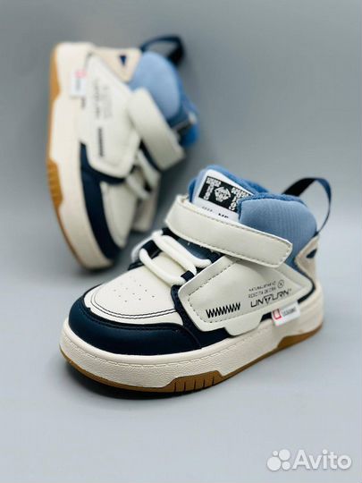 Детские кроссовки с липучкой Buba East