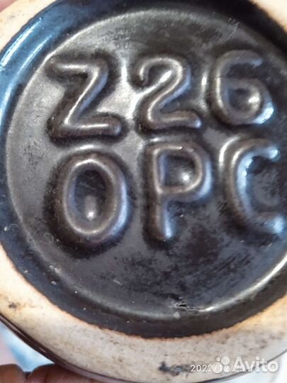 Старинная чёрная бутылка