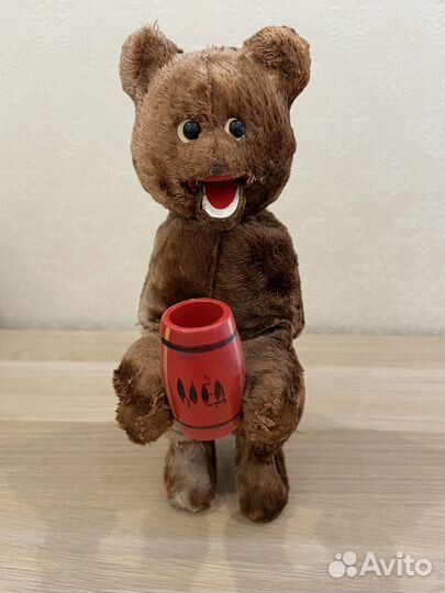 Медведь с бочонком меда заводной СССР